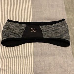 Carrie Underwood line headband